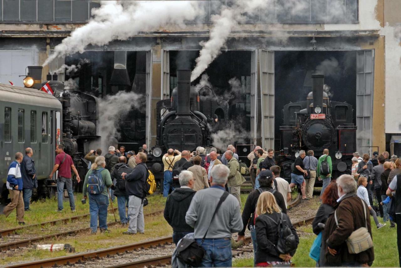 شقة Haus Polly Strasshof an der Nordbahn المظهر الخارجي الصورة